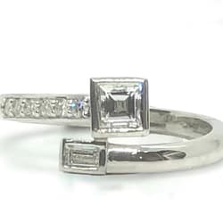 18ct White Gold Cross-over Diamond Ring